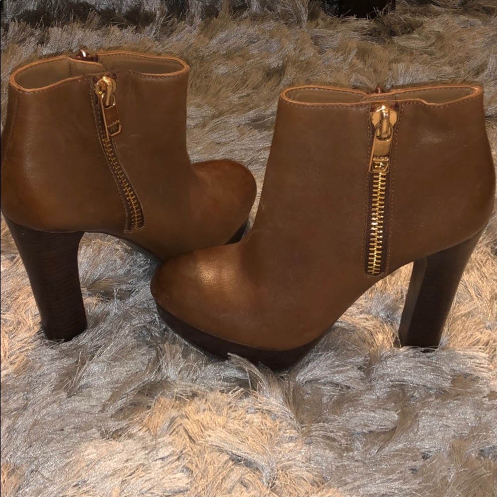 Aldo Camel ankle booties size 7
